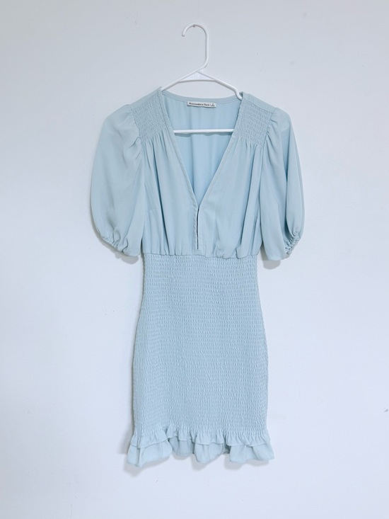 Abercrombie & Fitch Dresses & Skirts - Abercrombie & Fitch Light Blue Smocked Mini Dress with Puff Sleeves